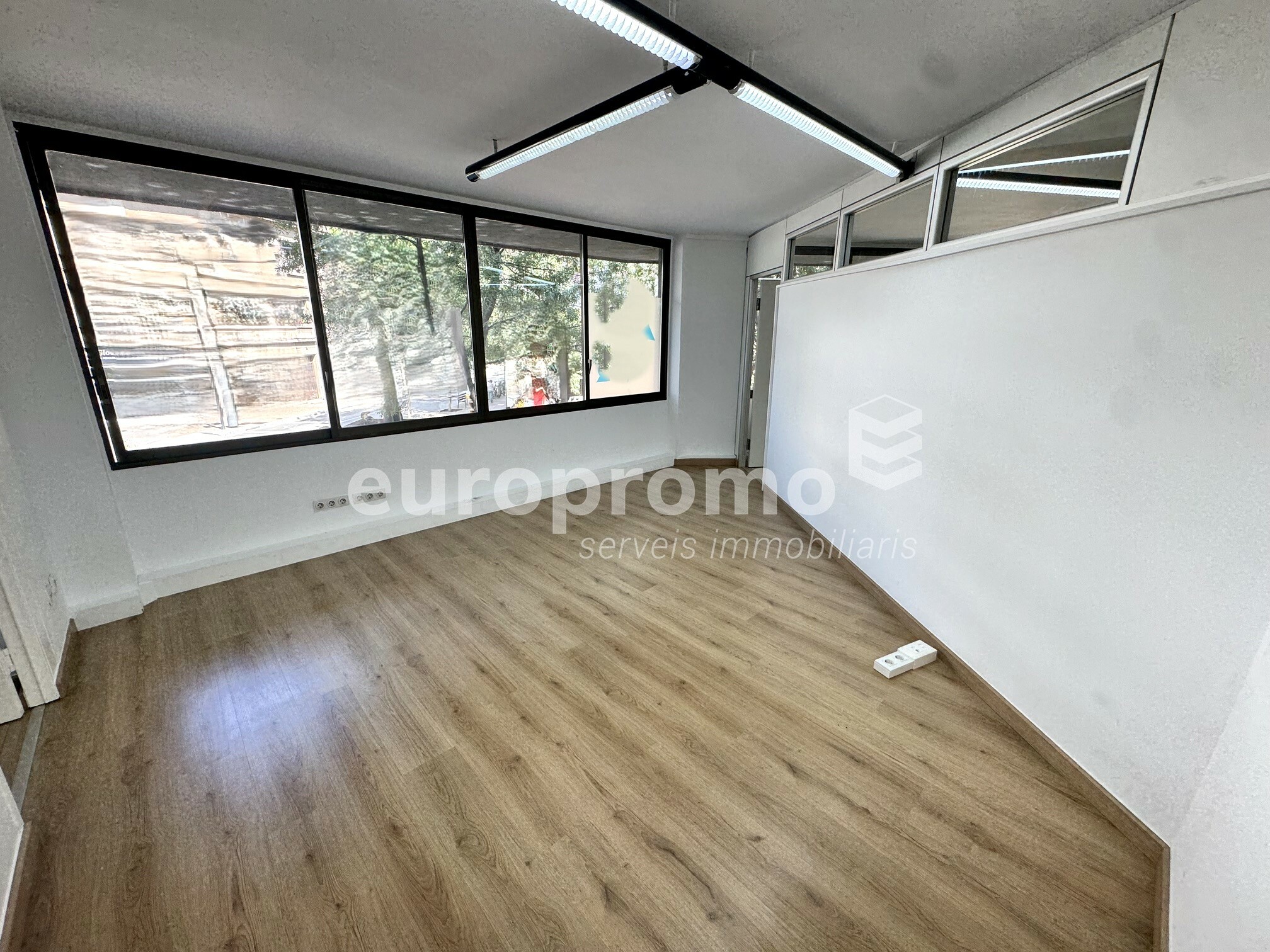 Local entresol de 110m2 molt ben situat a l'Eixample de Girona! 